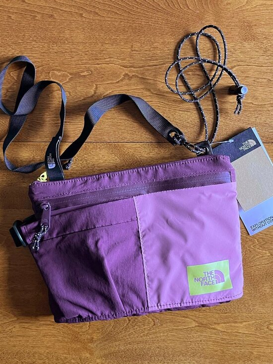 The North Face Handbags - The North Face Mountain Crossbody bag NWT